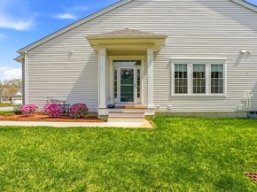 8 Jackson Dr 8, Upton MA 01568