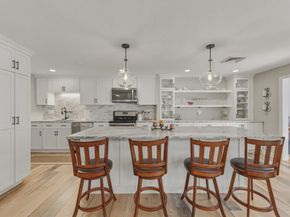 402 Ridgefield Cir D, Clinton MA 01510