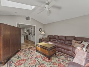 402 Ridgefield Cir D, Clinton MA 01510