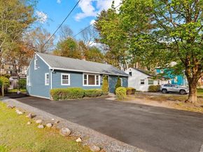 423 Bedford St, Lexington MA 02420