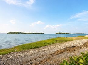 96 Wompatuck Rd, Hingham MA 02043