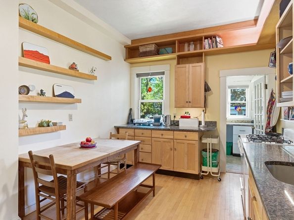 26 Hamlet St 1, Somerville MA 02143
