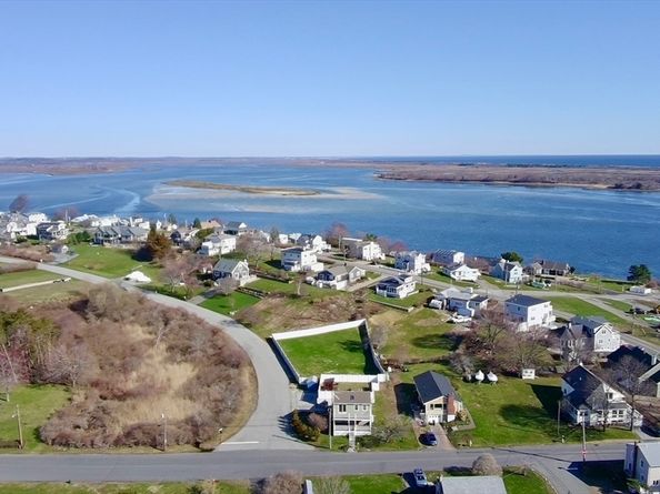 15 Clark Rd, Ipswich MA 01938