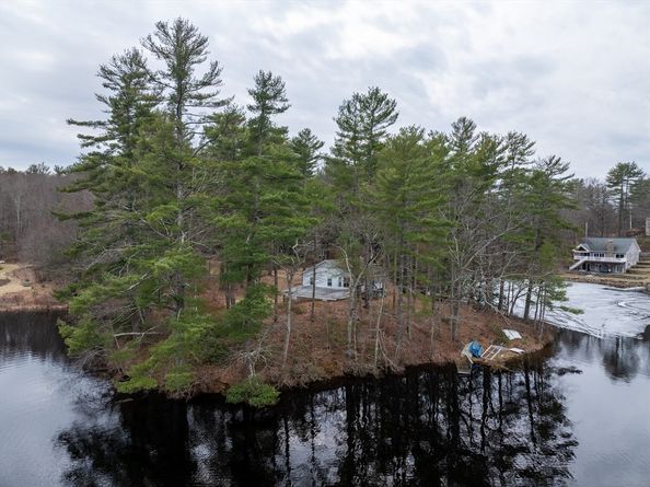 99 Lakeshore Dr, Spencer MA 01562