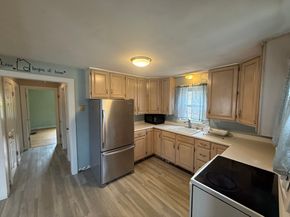 43 Manor Rd, Shrewsbury MA 01545
