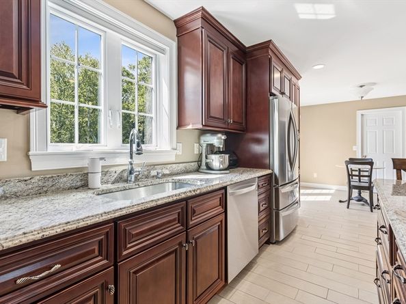 19 Teresa Dr, Holden MA 01520