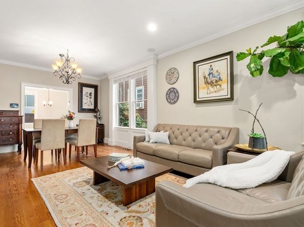 221 Freeman St 221, Brookline MA 02446