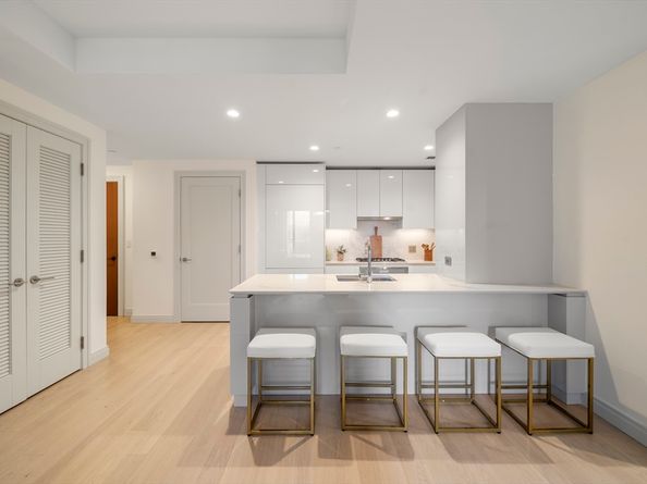 135 Seaport Blvd 1609, Boston MA 02210
