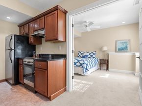 8 Ridgeway Cir 8, West Newbury MA 01985