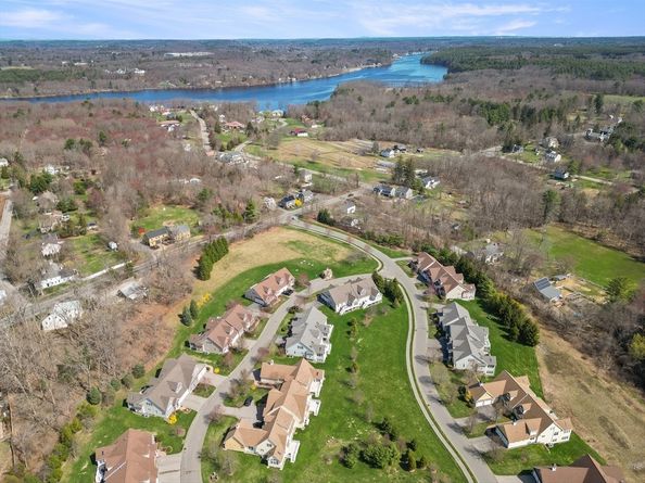 8 Ridgeway Cir 8, West Newbury MA 01985