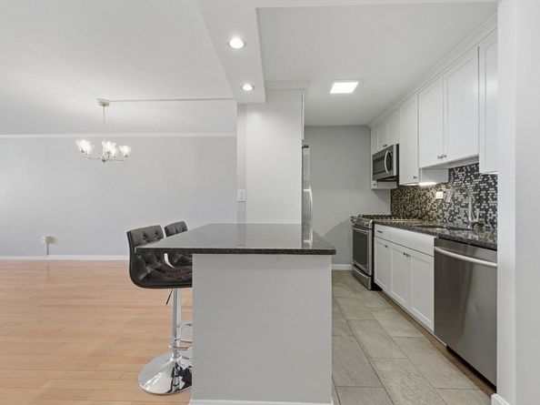 9 Hawthorne Place 11J, Boston MA 02114
