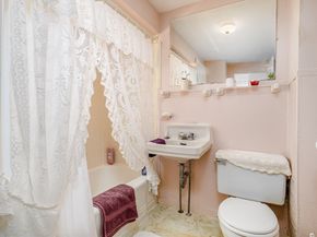 9 Dudley, Leominster MA 01453