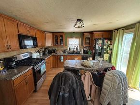 148 Pond St, Leominster MA 01453