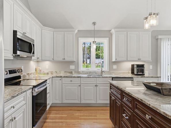 19 Progress Ave, Dudley MA 01571