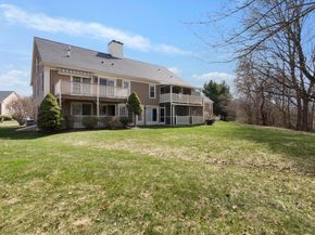 25 Essex Green Ln C, Peabody MA 01960