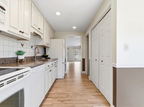 25 Essex Green Ln C, Peabody MA 01960