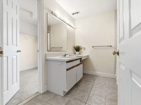 25 Essex Green Ln C, Peabody MA 01960