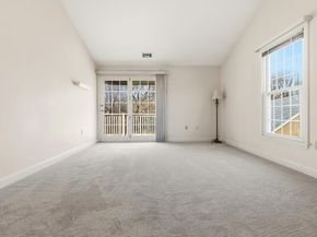 25 Essex Green Ln C, Peabody MA 01960