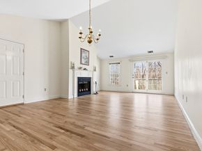 25 Essex Green Ln C, Peabody MA 01960