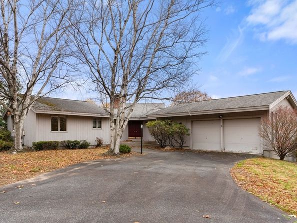 31 Overlook Dr, Southborough MA 01772