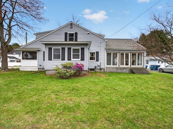 56 Lake St, Tewksbury MA 01876