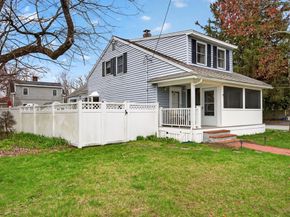 56 Lake St, Tewksbury MA 01876