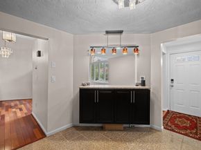 237 South St 6, Shrewsbury MA 01545