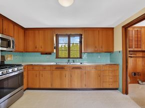6 Desmond Dr, Nahant MA 01908