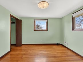 6 Desmond Dr, Nahant MA 01908