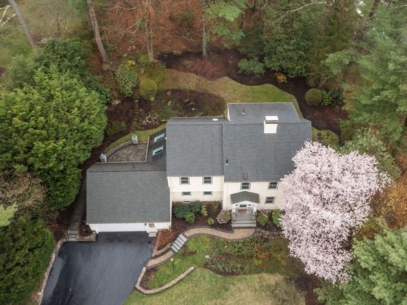 11 Sterling Rd, Wellesley MA 02482