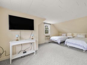 11 Sterling Rd, Wellesley MA 02482