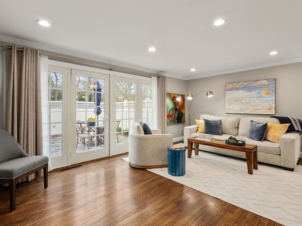 11 Oak St 16, Wellesley MA 02482