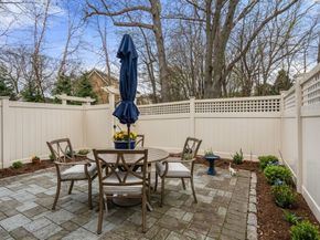 11 Oak St 16, Wellesley MA 02482