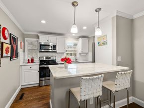 11 Oak St 16, Wellesley MA 02482