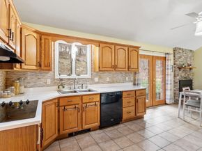 41 Betty Spring Rd, Gardner MA 01440