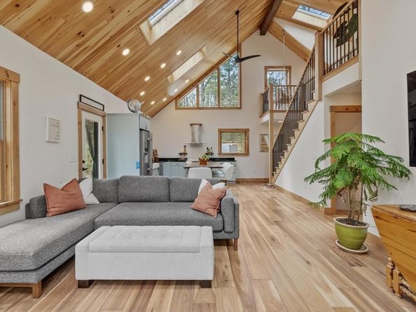 26 Pearl Rd, Ashburnham MA 01430