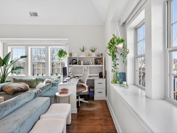 225 Dorchester St 15, Boston MA 02127
