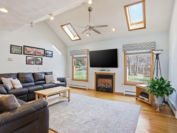 110 Starr Ave, Tewksbury MA 01876