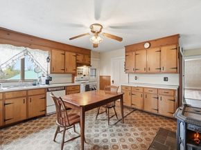 16 Main St, Brookfield MA 01506