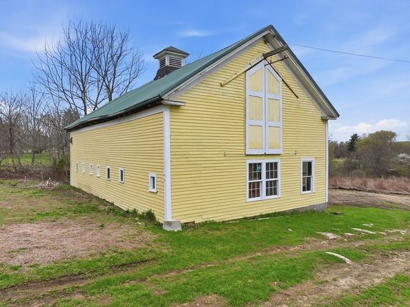 16 Main St, Brookfield MA 01506