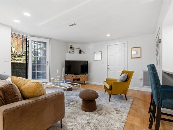 97 Sewall Ave 5, Brookline MA 02446