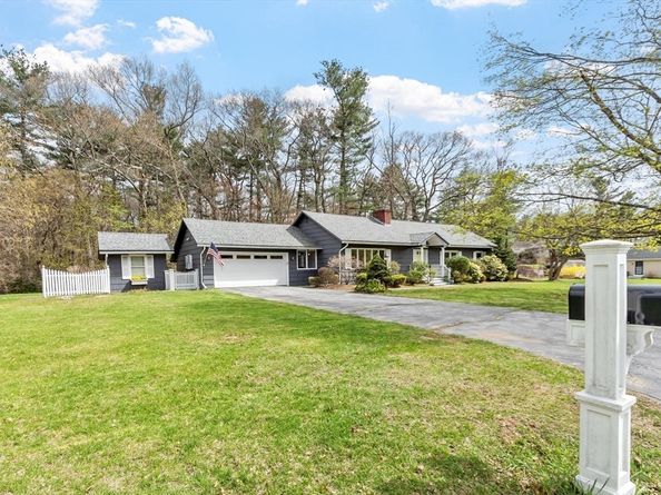1 Hawthorne Circle, Andover MA 01810