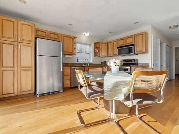 4 Alpine Ct, Gloucester MA 01930