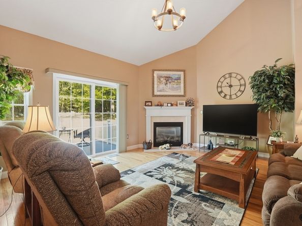877 Auburnville Way K6, Whitman MA 02382