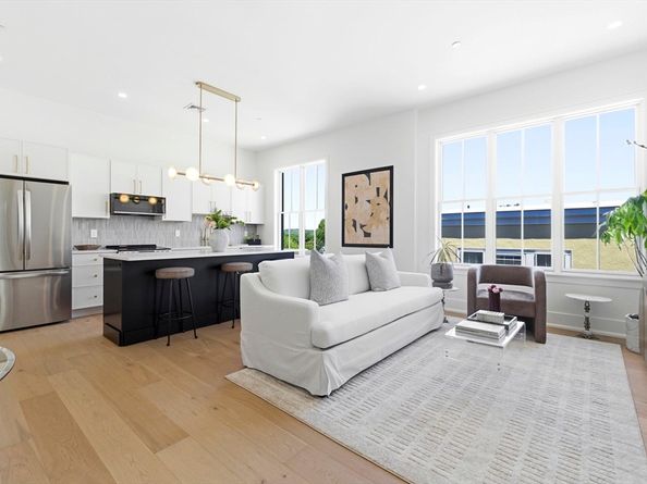4471 Washington St 8, Boston MA 02131