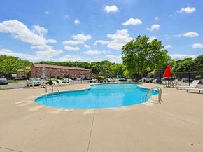 21 Westgate Rd 4, Boston MA 02467