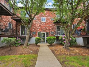 21 Westgate Rd 4, Boston MA 02467