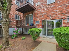 21 Westgate Rd 4, Boston MA 02467