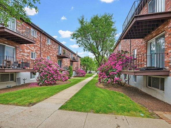 21 Westgate Rd 4, Boston MA 02467