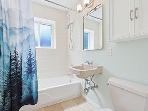 21 Westgate Rd 4, Boston MA 02467